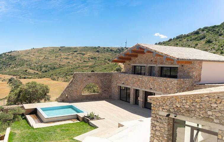 Location de vacances pour 8 personnes, avec jardin ainsi que vue et piscine à Montbazin