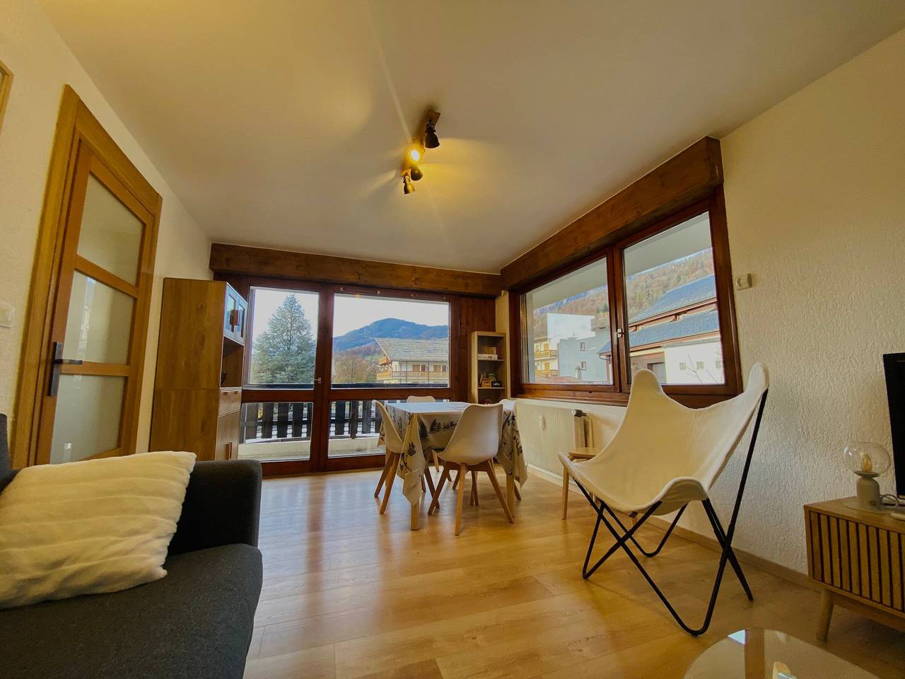 Appartement entier, Charmant appartement rénové au cœur de Samoëns, proche skibus in Samoëns, Région de Bonneville