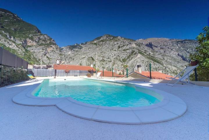 Appart’hôtel pour 6 personnes, avec Balcon et Terrasse ainsi que Jardin et Piscine à Lama dei Peligni