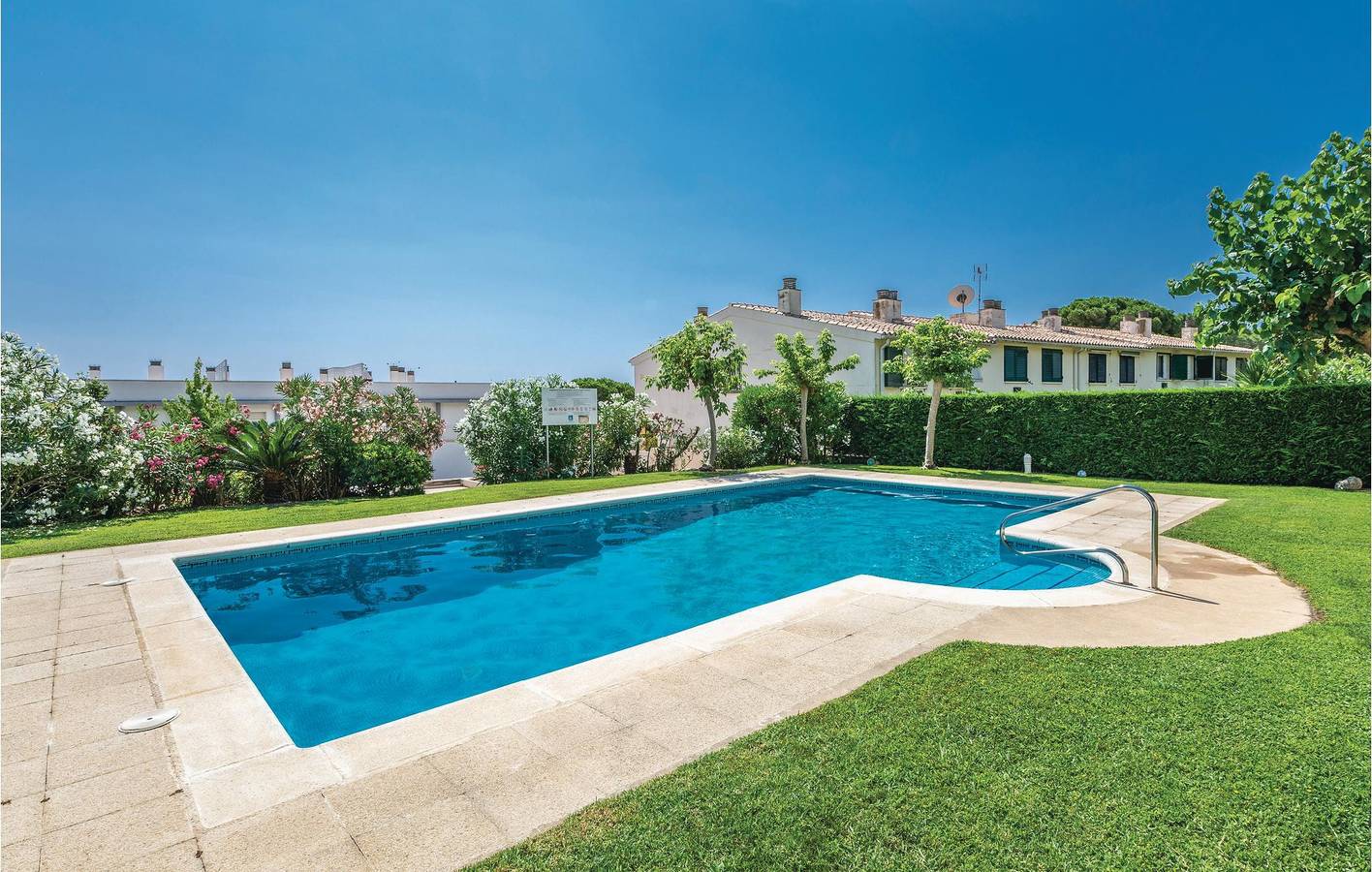 107m2 Apt: Aparcamiento, Terraza, Piscina, Congelador, Playa 2.5km in Sant Feliu de Guíxols, Costa Brava