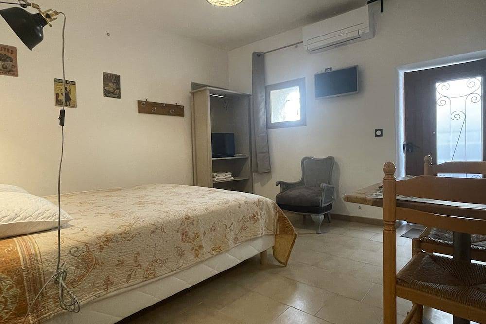 Appartement entier, Studio plein centre ville d'Eyragues in Eyragues, Région d'Arles