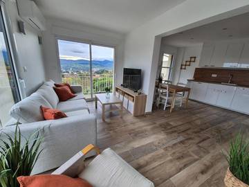 Location de vacances pour 6 personnes, avec vue et terrasse, animaux acceptés dans Saint-Martin-la-Plaine