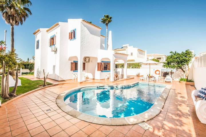 Villa für 7 Personen, mit Pool und Garten sowie Terrasse in Galé