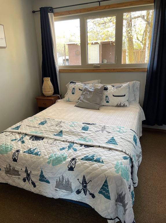 Welcome to On the Rocks (Big Rock)Hot tub in Alberta