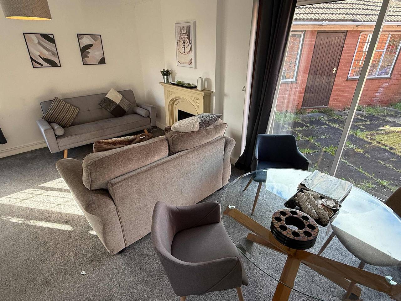 Large 4 Bed with Parking in Warwickshire