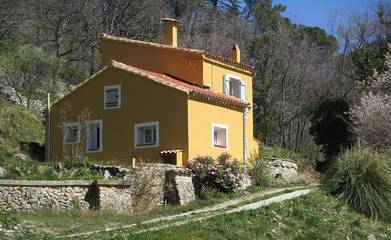 Gîte pour 4 personnes, avec terrasse et jardin à Montferrat