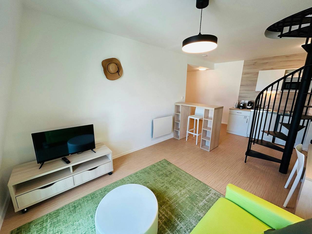 Geheel appartement, We Live In R in Reims, Marne
