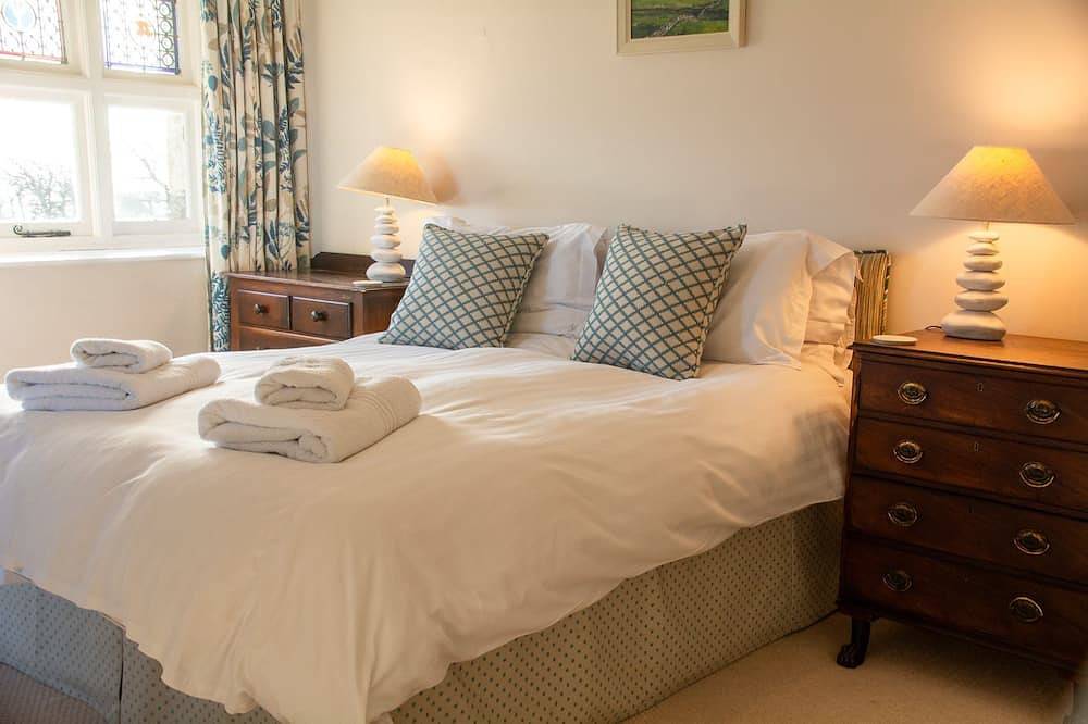Plas - sleeps 10 guests  in 5 bedrooms in Rhoscolyn, Isle of Anglesey