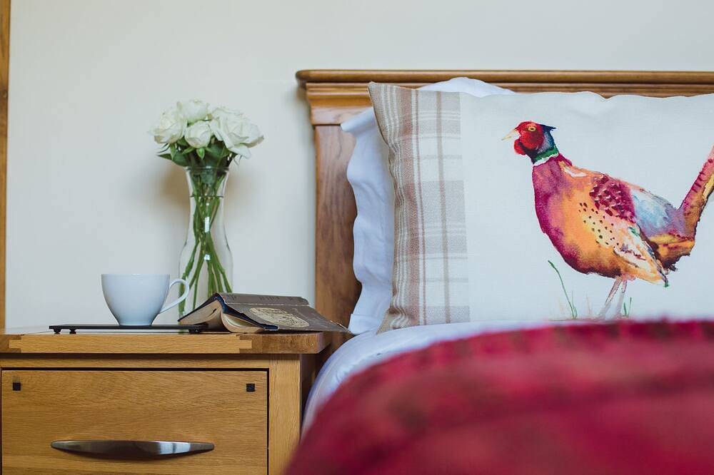 A sudeley castle cottage that sleeps 6 guests  in 2 bedrooms in Winchcombe, Gloucestershire