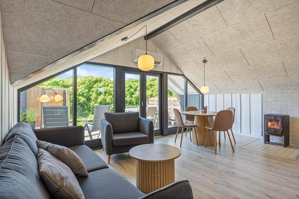 Strandnahes Ferienhaus in Bjerregård mit Außensauna in Bjerregård, Holmsland Klit