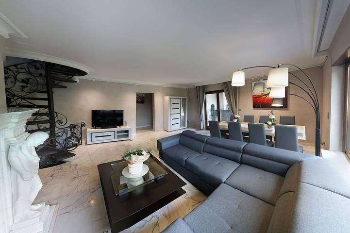 Ferienhaus für 7 Personen, mit Balkon und Terrasse sowie Garten und Pool