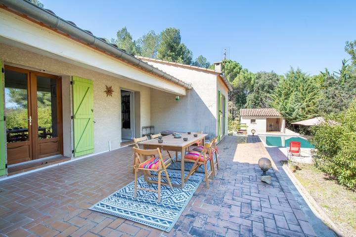 Location de vacances pour 12 personnes, avec jardin ainsi que terrasse et piscine à Aniane - 2