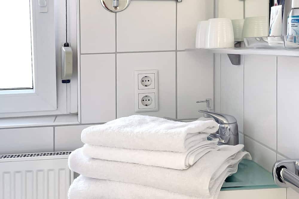 Entire apartment, Large modern comfort apartment, 2 pers., Quiet location in Niederzwehren, Kassel