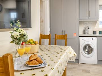 Log Cabin for 2 People in Lincolnshire, Midlands, Photo 4