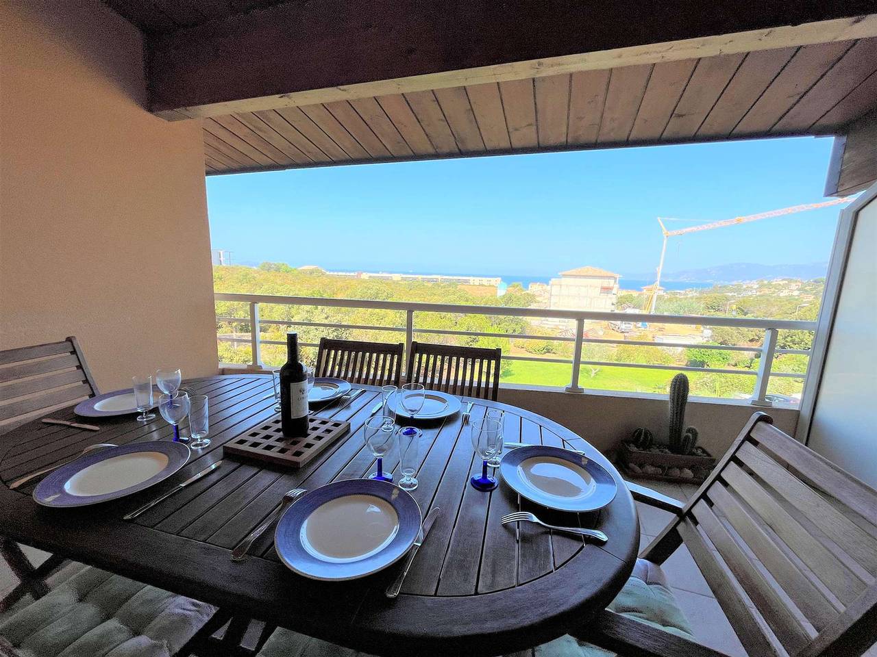 Ganze Wohnung, Schöne 3-Zimmer-Wohnung 650m vom Strand mit Terrasse - Porticcio in Albitreccia, Ajaccio und Umgebung