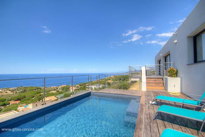 Gîte pour 6 personnes, avec Terrasse et Piscine