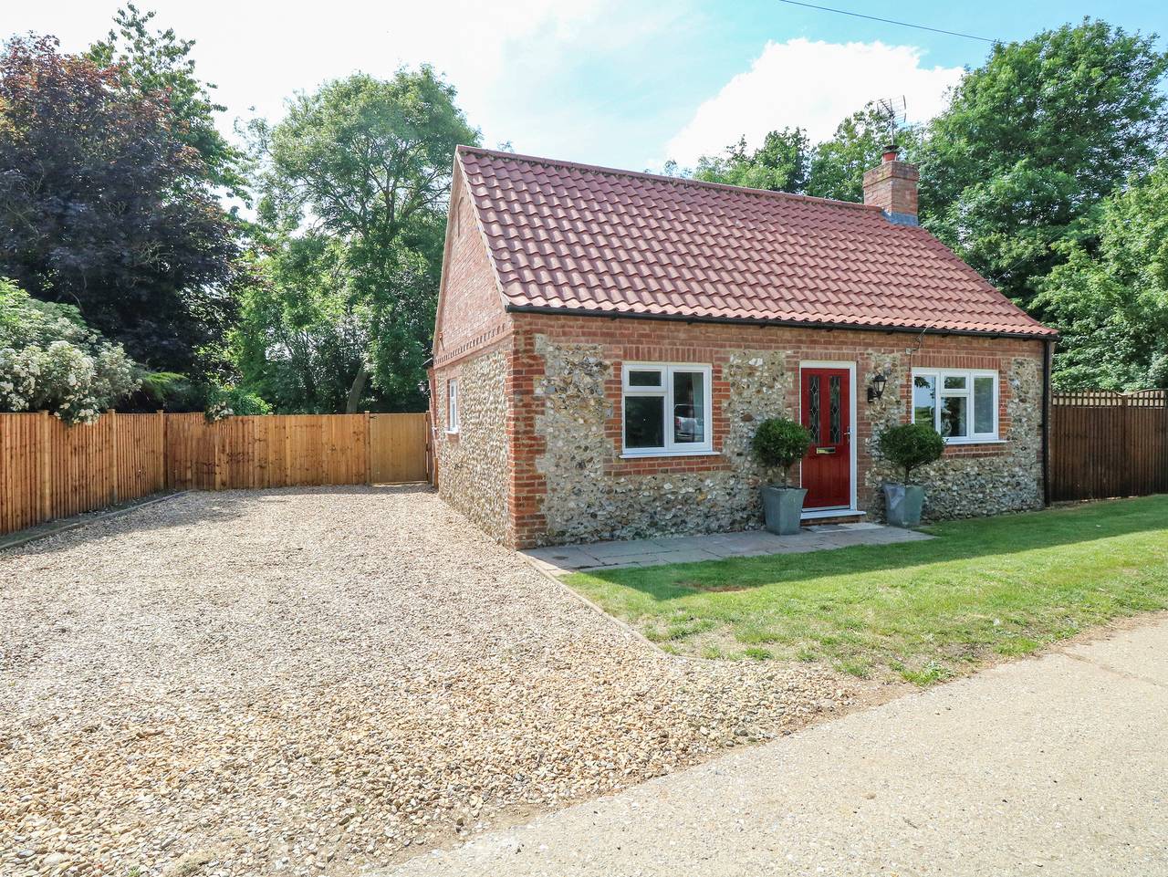 Keepers Cottage in Beeston with Bittering, Norfolk