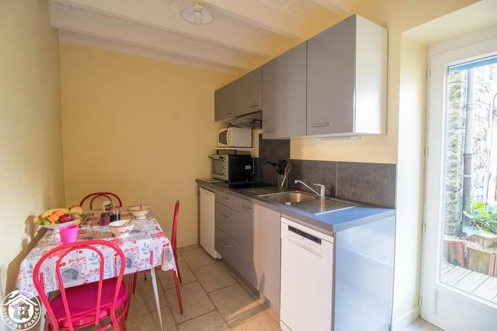 Gîte pour 4 personnes, avec jardin à Charbonnières-les-Varennes - 3