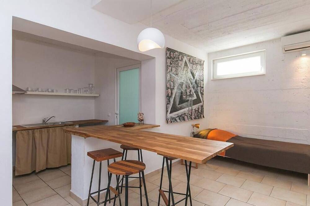 Ganze Wohnung, Villa Ivka Studio A - unique single space: living, sleeping, kitchen, bathroom in Brela, Makarska Riviera