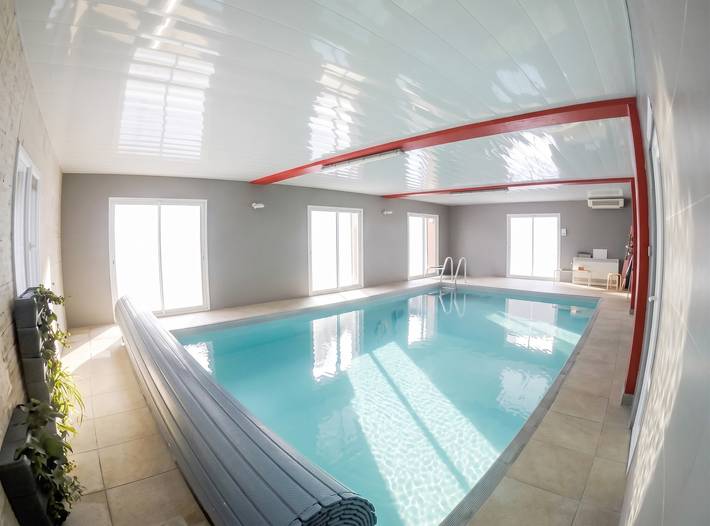 Chalet pour 16 personnes, avec Terrasse ainsi que Jardin et Piscine dans la Loire - 2