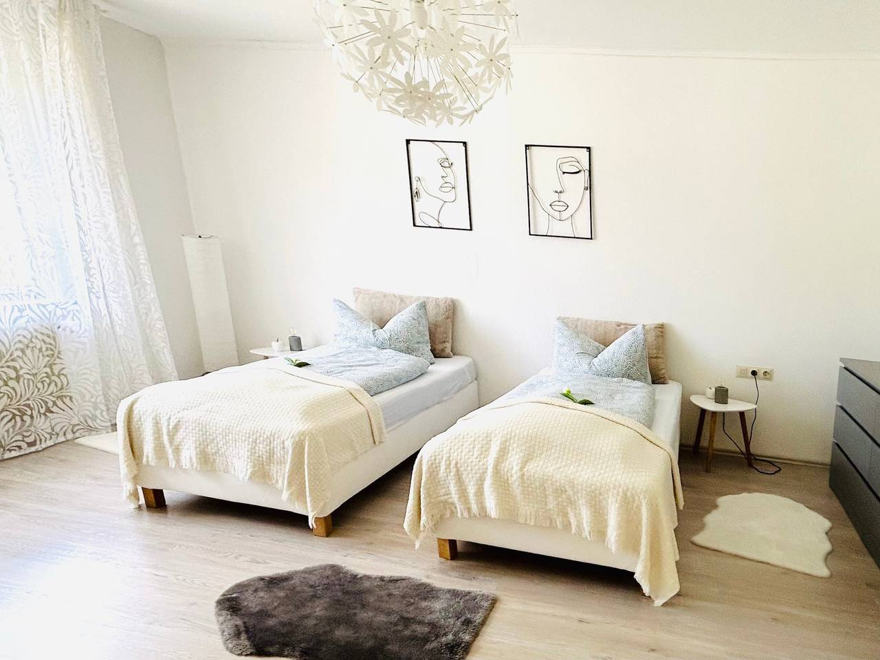 Ganze Wohnung, Ferienwohnung Albglück 1 mit zwei Schlafzimmern, Balkon, 5 km Burg Hohenzollern in Hechingen, Neckar-Alb