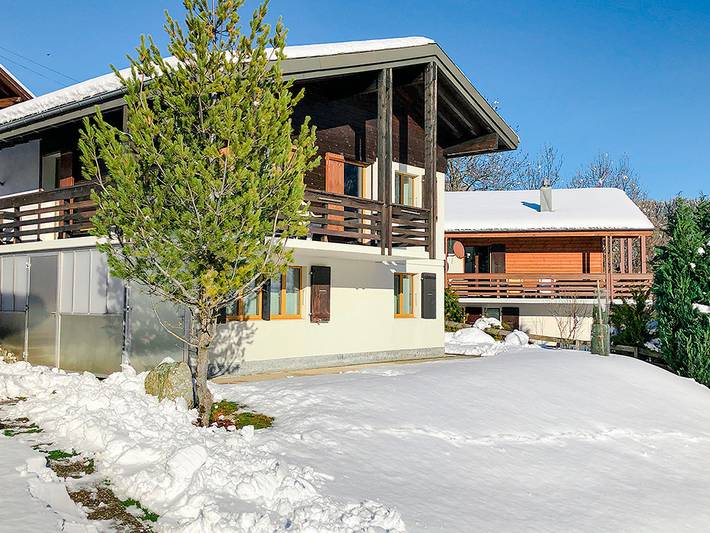 Ferienhaus für 6 Personen, mit Balkon und Terrasse sowie Ausblick in Fiesch