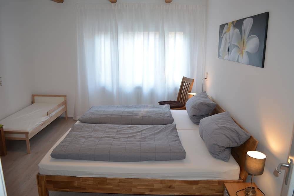 Ganze Wohnung, Sehr ruhige, helle Ferienwohnung (in zentraler Ortskernlage) in Michelau in Oberfranken, Oberes Maintal - Coburger Land
