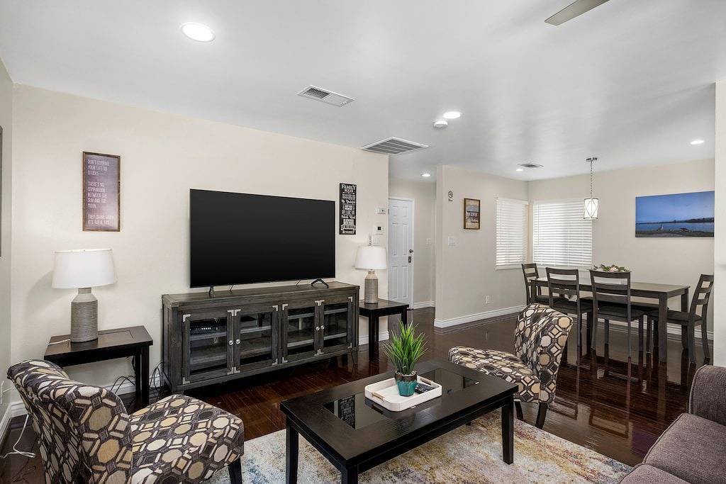 Upgraded 3B/2Bth Great Access to All You Need in Clovis, Fresno County