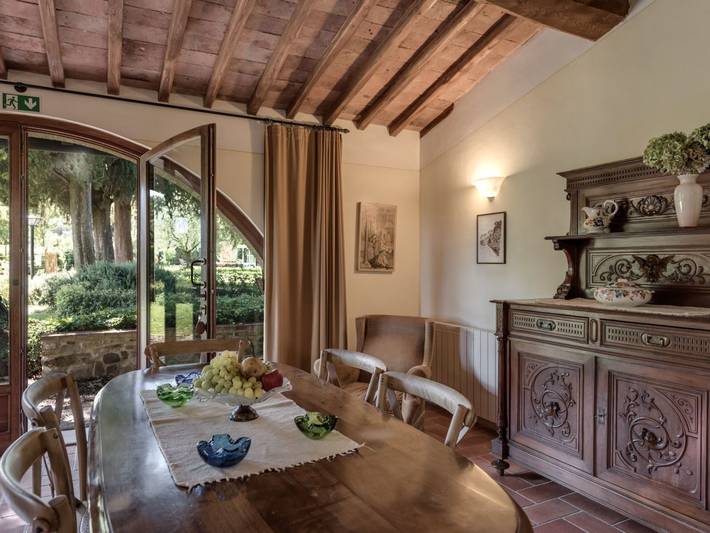 Appartamento per 3 persone, con piscina e giardino a Casole d'Elsa