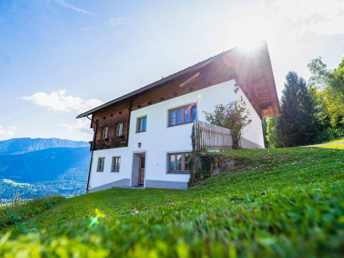 Ferienhaus für 7 Personen, mit Balkon und Terrasse sowie Garten und Seeblick