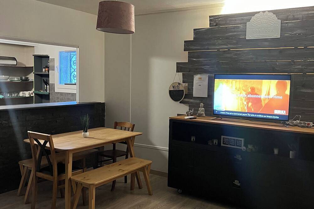 Entire apartment, Appartement Familiale 7 Personnes Orléans Prestigehost in Orléans, Loire Valley