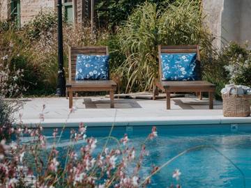 Gîte pour 4 personnes, avec piscine et terrasse à Meursault