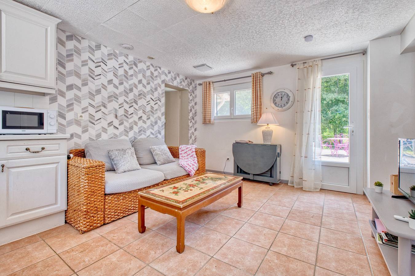 Entire apartment, Apartment 'Vixen' with Shared Pool, Wi-Fi and Air Conditioning in Bergerac, Périgord Pourpre