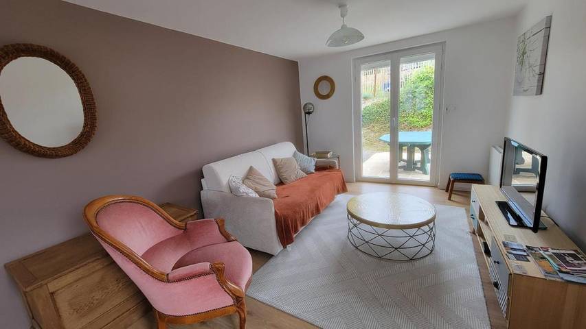 Location de vacances pour 4 personnes, avec Terrasse et Jardin à Longueville (Manche)