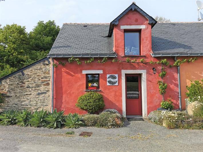 Gîte pour 2 personnes, avec jacuzzi ainsi que terrasse et jardin à Conquereuil