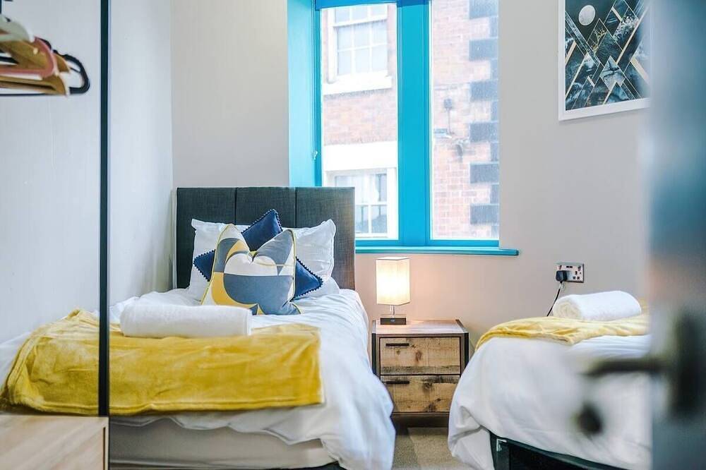 Stylish 2 Bedroom Apartment in Central Wigan by Eason Stays in Wigan, Greater Manchester