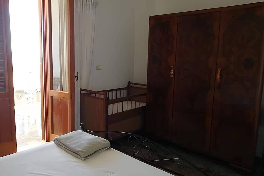 Entire apartment, Apartment 'Appartamento Lucia' with Sea View, Wi-Fi and Air Conditioning in Marina di Pescoluse, Pescoluse