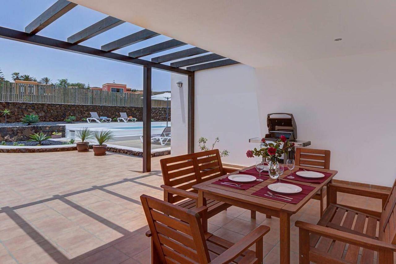 Superior Villa in Villaverde, La Oliva