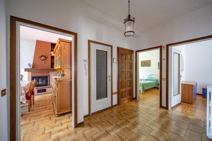 Gîte pour 4 personnes, avec vue sur le lac ainsi que terrasse et vue à Mandello del Lario - 2