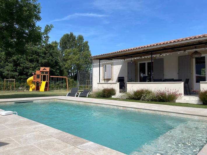 Location de vacances pour 6 personnes, avec jardin et piscine à Maillane - 3