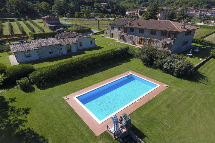 Ferienhaus für 24 Personen, mit Garten und Pool sowie Sauna