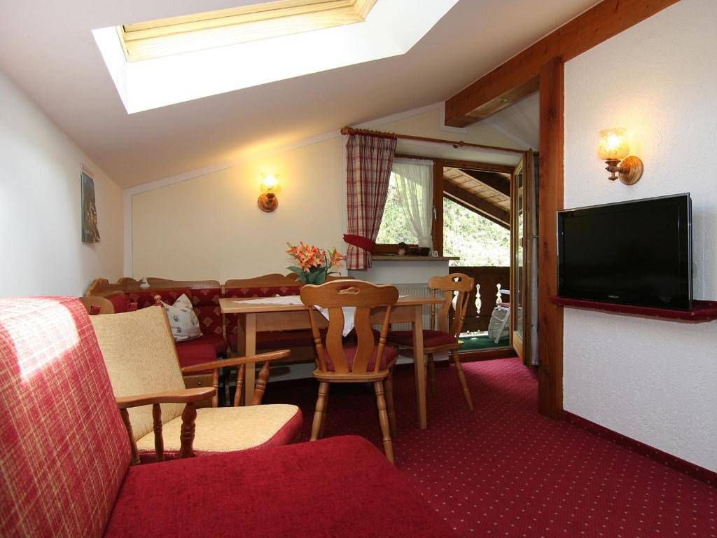Ganze Ferienwohnung, Haus am Reschenberg Ferienwohnungen - Ferienwohnung Königssee, 1-2 Personen, 28 qm, Balkon, Wohn-Schlafzimmer,Mansarde in Ramsau bei Berchtesgaden, Berchtesgadener Alpen