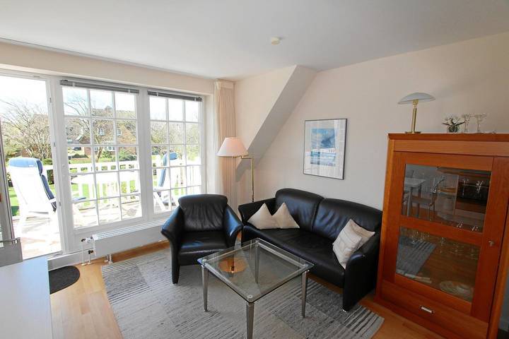 Ganze Wohnung, Geschmackvoll eingerichtetes Ferienappartement mit drei Zimmern auf zwei Etagen in Nordfriesische Inseln (Schleswig-Holstein) (Schleswig-Holstein), Wenningstedt