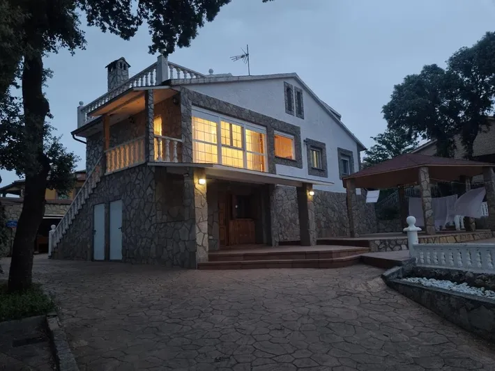 Casa de vacaciones para 12 personas, con jacuzzi además de piscina y jardín, Familias con niños - 1