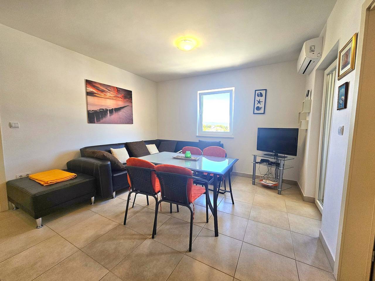 Ganze Wohnung, 2-Zimmer-Ferienwohnung mit Balkon und Meerblick Punat, Krk A-23621-a in Punat, Krk