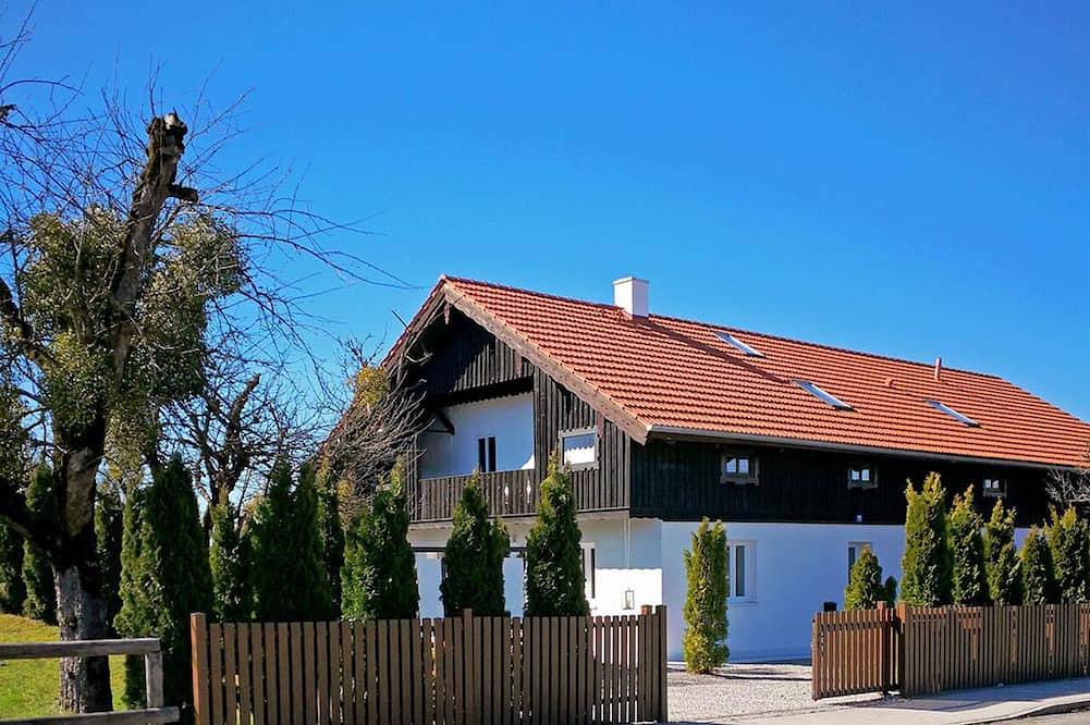 Appartement de vacances - appartement d'hôtes au sud de Starnberg, 4 pièces sur 2 étages in Münsing, Lac de Starnberg