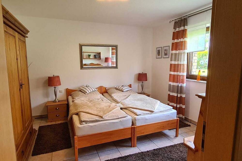 Ganze Wohnung, Ferienwohnung 'Zum Plauderbaum' mit privater Terrasse, privatem Garten und privater Außenwhirpool in Balve, Märkischer Kreis