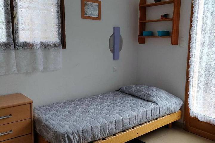Cozy 4-Room House, 6 Sleeps, 200m from Santa-Giulia Beach, Terrace with BBQ, Parking Included in Santa Giulia, Porto-Vecchio