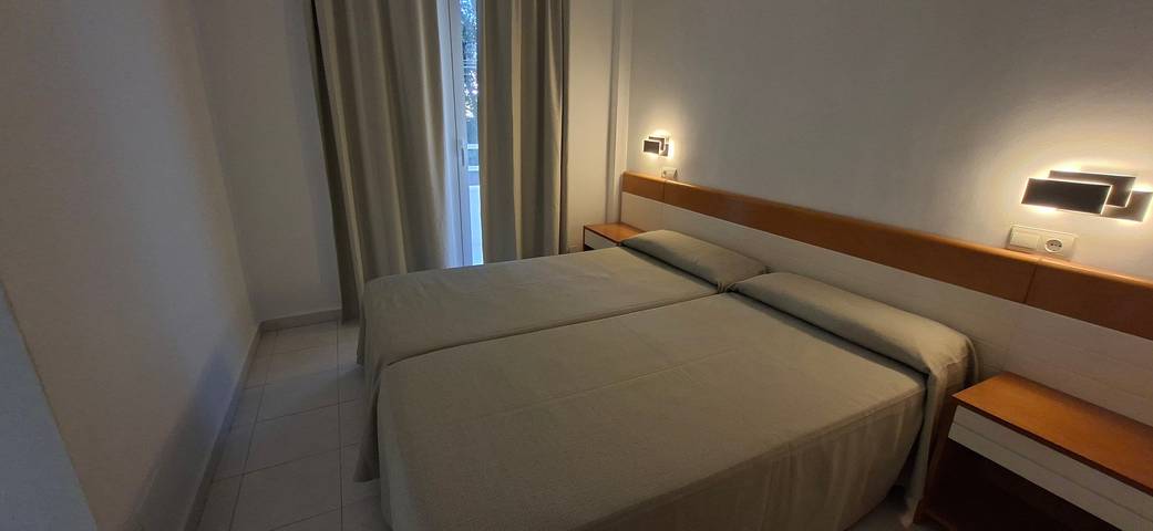 Entire apartment, Apartment 'Apartament Massanet Ba' with Balcony, Wi-Fi and Air Conditioning in Canyamel, Capdepera