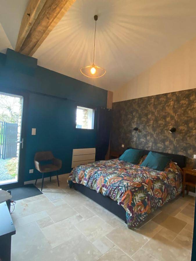 Chambre d’hôte pour 2 personnes, avec Terrasse et Jacuzzi ainsi que Jardin et Sauna à Curzon (homonymie)